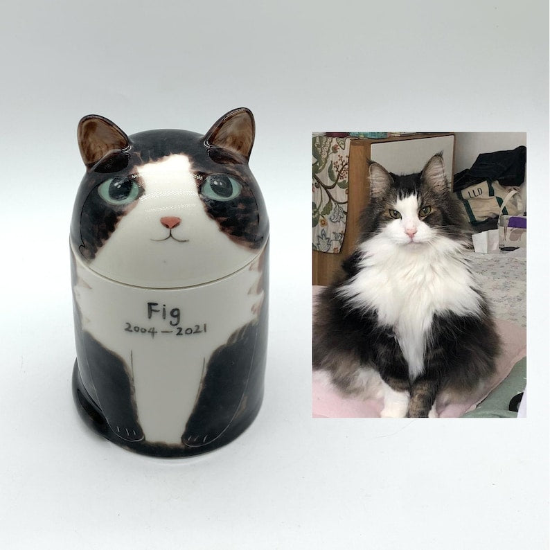 Personalised cat urns, dog urns.Customised dog memorials.Pet memorials.Dog special memories.Special Gifts.Custom Pet anniversary gifts.