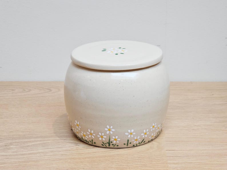 Pet Urn | Daisies Ceramic Pet Urn | Urn for Ashes | Personalized Urn | Urn for big dog | Personalised Daisy Urn | Keepsake Cremation Urn